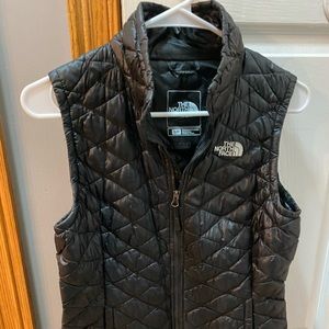 Women’s North Face Vest size Small Black.